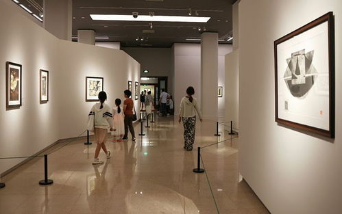 高温未消，文化场馆成市民休闲好去处——探讨艺术表演场馆管理服务的重要性